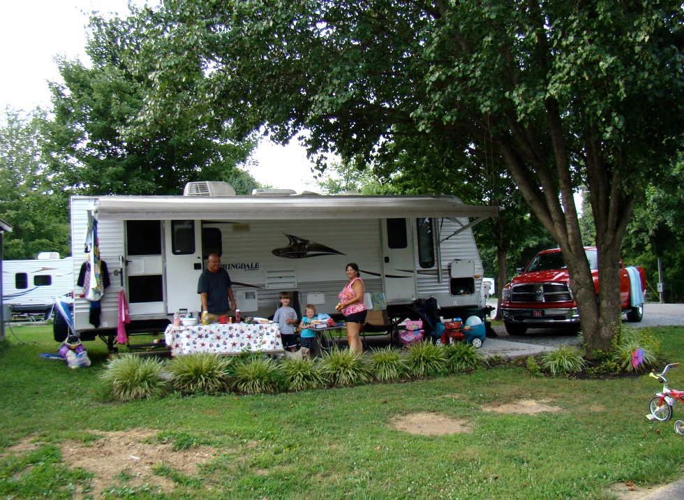 CAMPGROUND PIGEON FORGE TN - CREEKSIDE RV PARK - GOOD SAM PARK #1 CHOICE  RV Park Pigeon Forge 