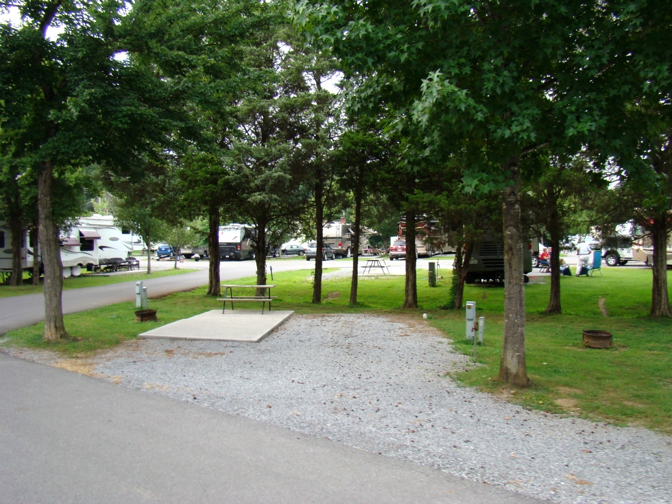 CAMPGROUND PIGEON FORGE TN - CREEKSIDE RV PARK - GOOD SAM PARK #1 CHOICE  RV Park Pigeon Forge 