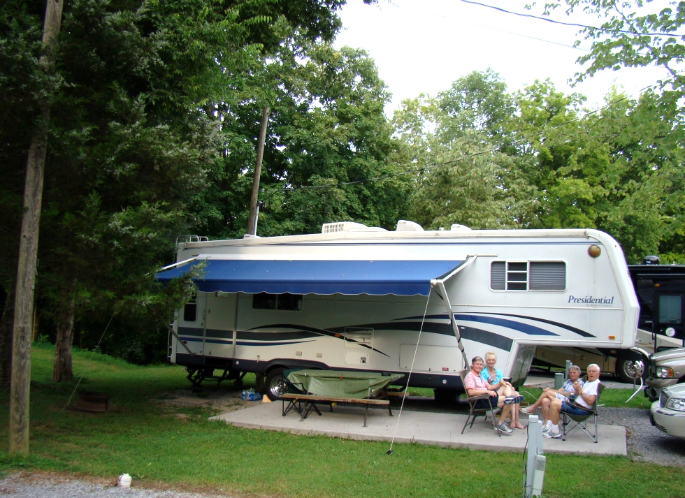 CAMPGROUND PIGEON FORGE TN - CREEKSIDE RV PARK - GOOD SAM PARK #1 CHOICE  RV Park Pigeon Forge 