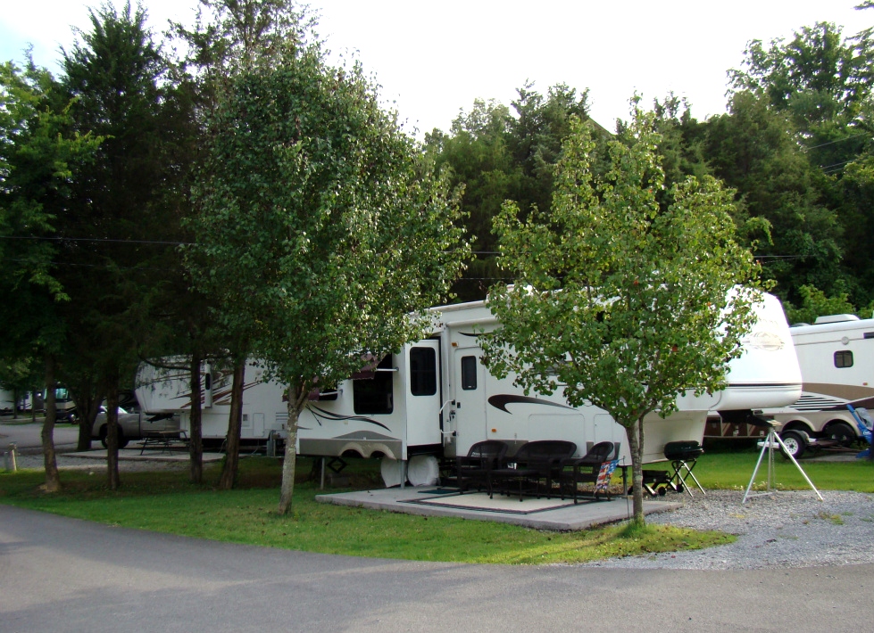 CAMPGROUND PIGEON FORGE TN - CREEKSIDE RV PARK - GOOD SAM PARK #1 CHOICE  RV Park Pigeon Forge 