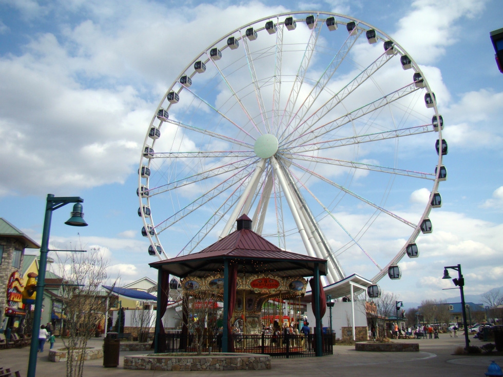 The Island - Great Smoky Mountain Wheel in Pigeon forge  RV Park Pigeon Forge 