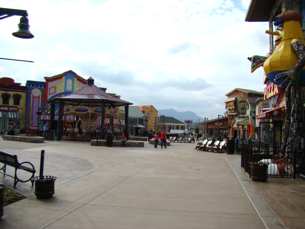 The Island - Great Smoky Mountain Wheel in Pigeon forge  RV Park Pigeon Forge 