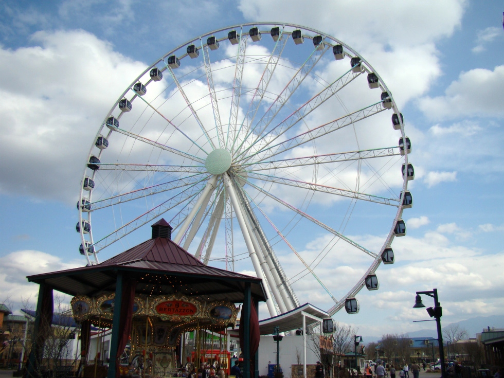 The Island - Great Smoky Mountain Wheel in Pigeon forge  RV Park Pigeon Forge 