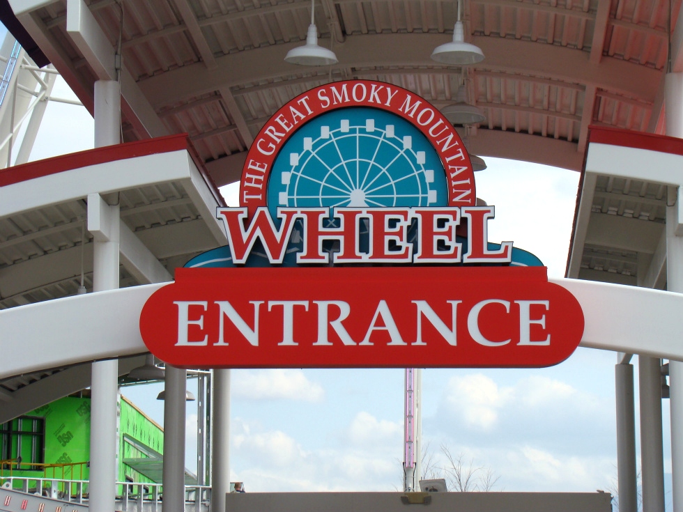 The Island - Great Smoky Mountain Wheel in Pigeon forge  RV Park Pigeon Forge 